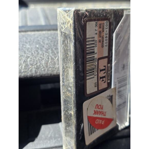 Sealed The Best of Leonard Cohen - Cassette Tape Unopened Suzanne Who By Fire - Picture 3 of 3